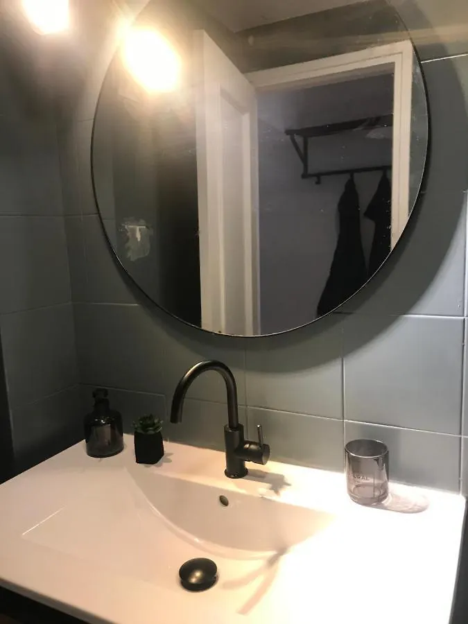 Apartmán Apartamento Con Encanto Y Terraza En Barri Vell De Girona, El Cul De La Lleona